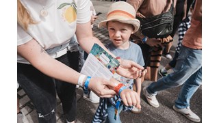 Power Open Air 2025, DIKKA, Fans mit Konzertarmbändern Power Open Air 2025, DIKKA, Fans mit Konzertarmbändern