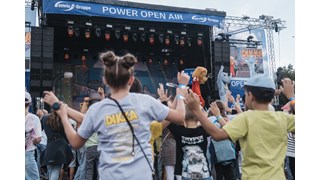 Power Open Air 2025, DIKKA, Kinder mit Fan-Shirt vor der Bühne Power Open Air 2025, DIKKA, Kinder mit Fan-Shirt vor der Bühne