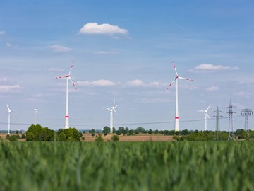 Strommasten und Windräder Strommasten und Windräder