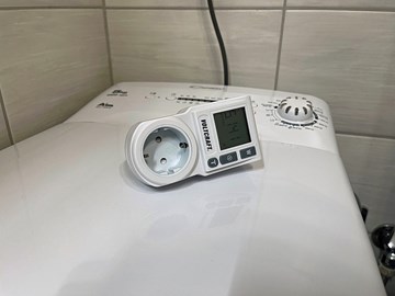 Energiemessgerät an Waschmaschine Energiemessgerät an Waschmaschine