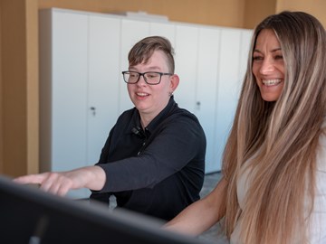 Karolin Kemter und Ellen Haunstein aus dem Veranstaltungsmanagement der enviaM-Gruppe Karolin Kemter und Ellen Haunstein aus dem Veranstaltungsmanagement der enviaM-Gruppe