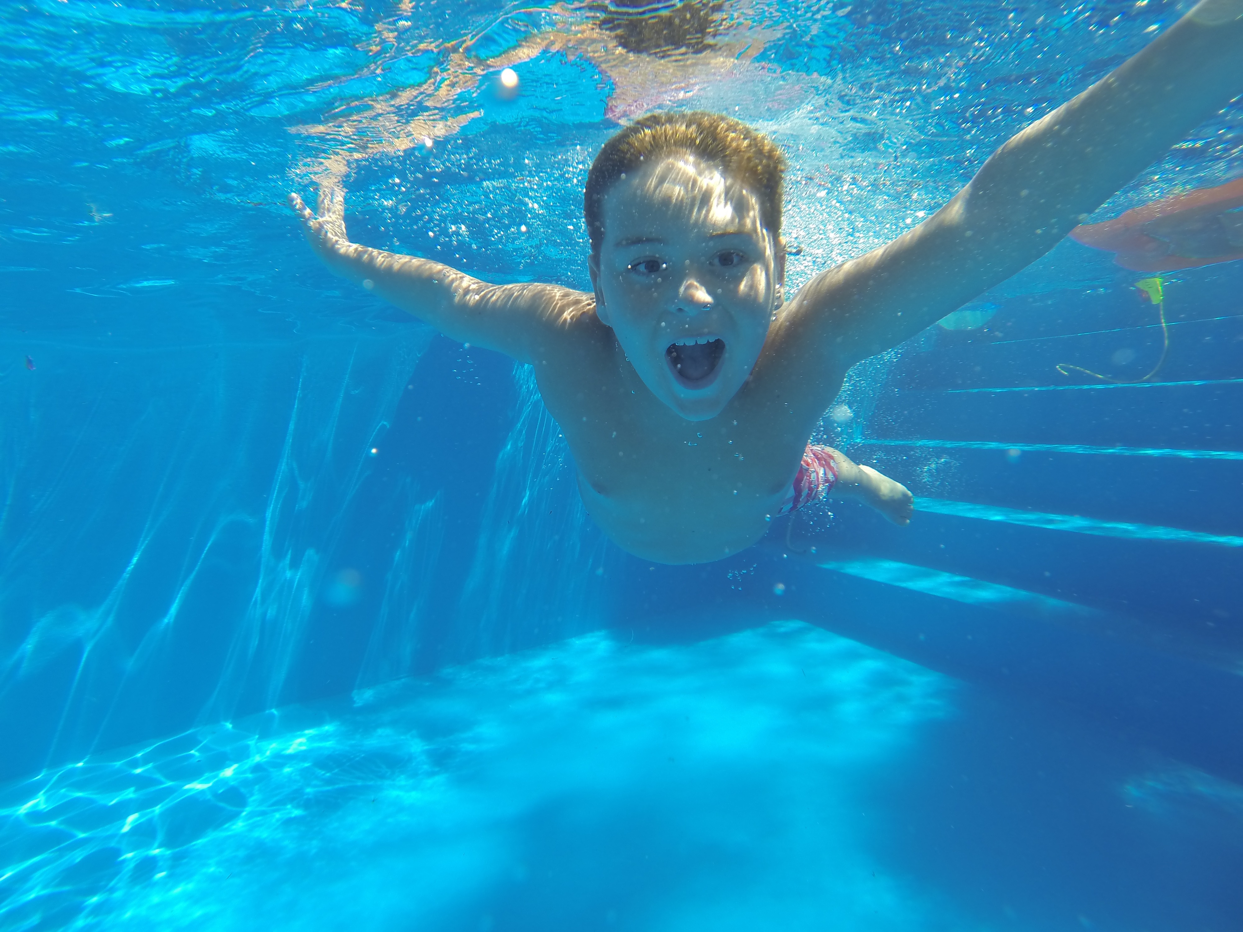 Kind im Schwimmbad