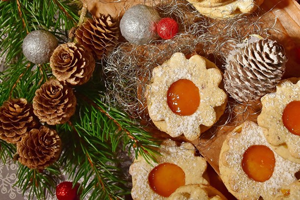 Plätzchen mit Weihnachtsdeko Plätzchen mit Weihnachtsdeko