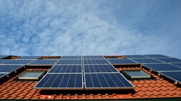 Solaranlage auf einem Dach Solaranlage auf einem Dach