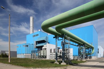 Heizkraftwerk Bitterfeld-Wolfen Rückansicht mit grünen Fernwärme-Rohren Heizkraftwerk Bitterfeld-Wolfen Rückansicht mit grünen Fernwärme-Rohren