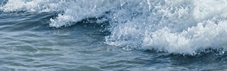 Meeresbrandung mit Gischt Meeresbrandung mit Gischt