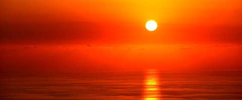 Sonnenuntergang über rot spiegelndem Meer Sonnenuntergang über rot spiegelndem Meer