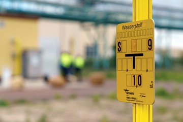 gelbes Schild Wasserstoff gelbes Schild Wasserstoff