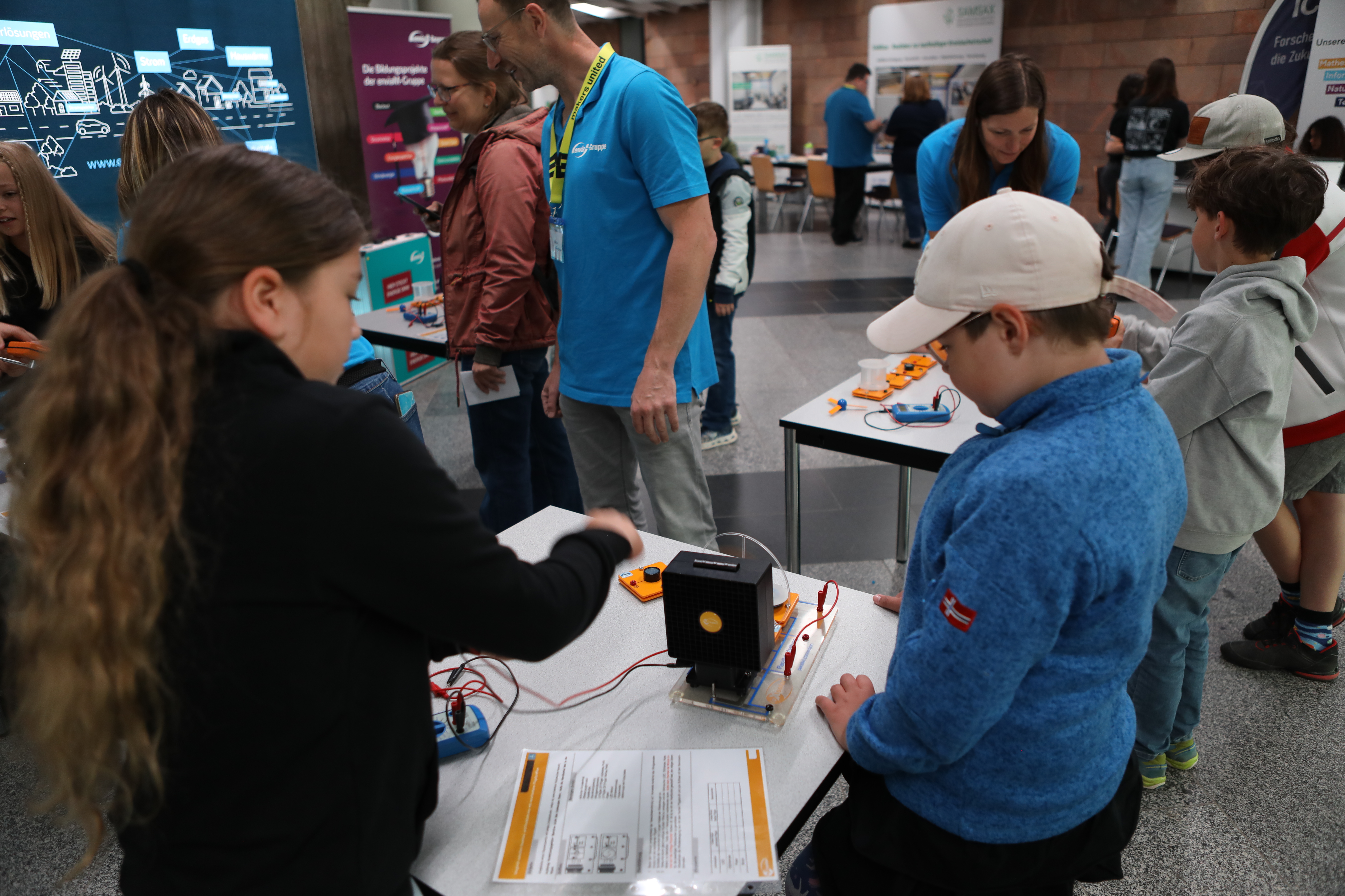 Makers United, Kinder beim Experimentieren