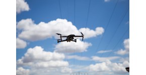 fliegende Drohne in der Luft fliegende Drohne in der Luft