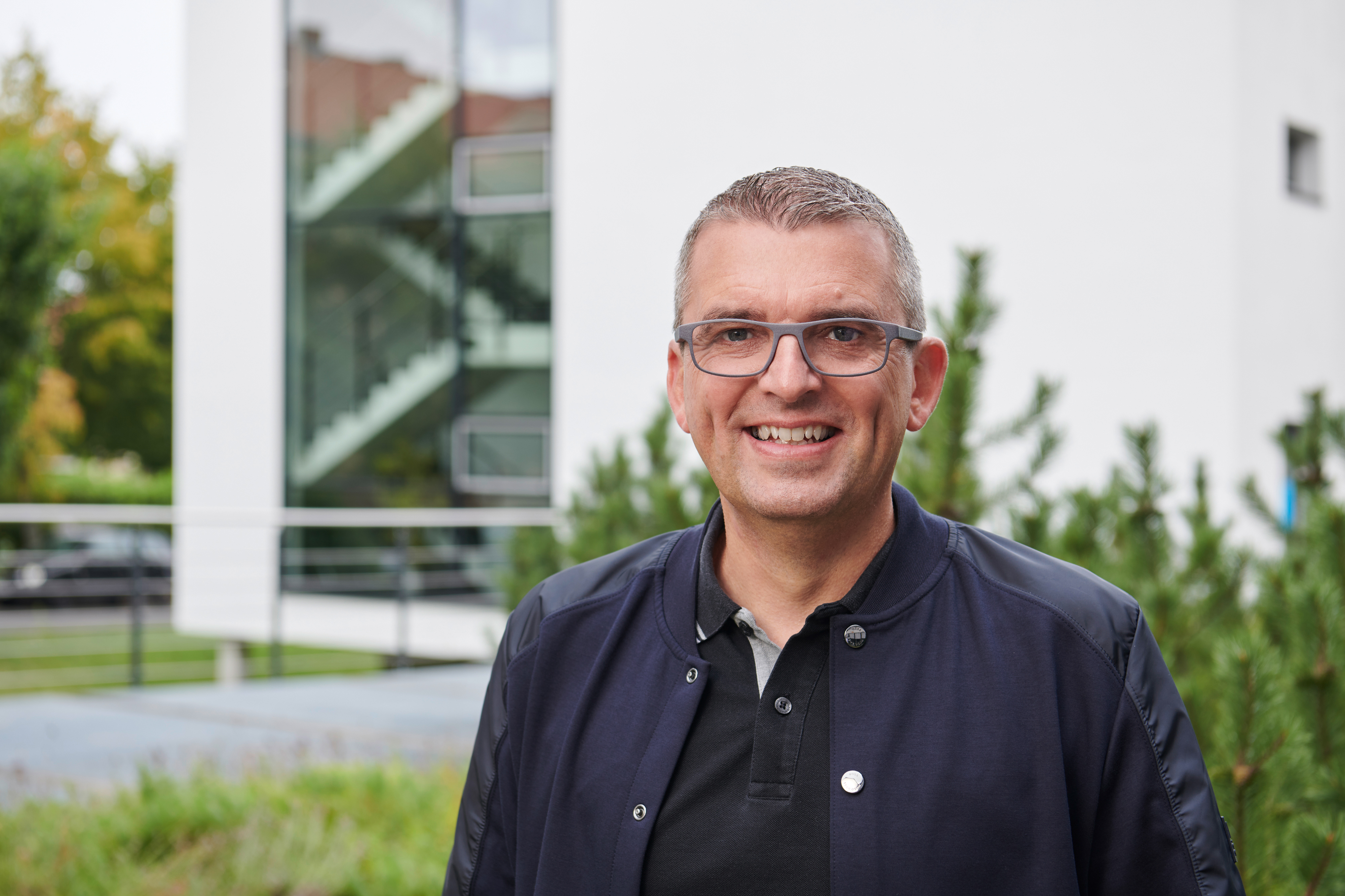 Dr. Stephan Lowis, Vorsitzender des Vorstandes und Vorstand Finanzen (CEO)