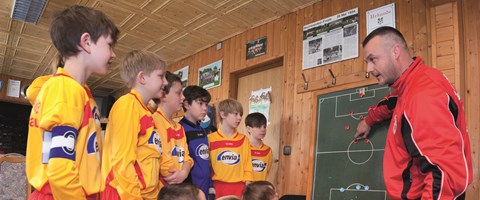 Jugendmannschaft SV Bad Muskau bei Taktikbesprechung Jugendmannschaft SV Bad Muskau bei Taktikbesprechung