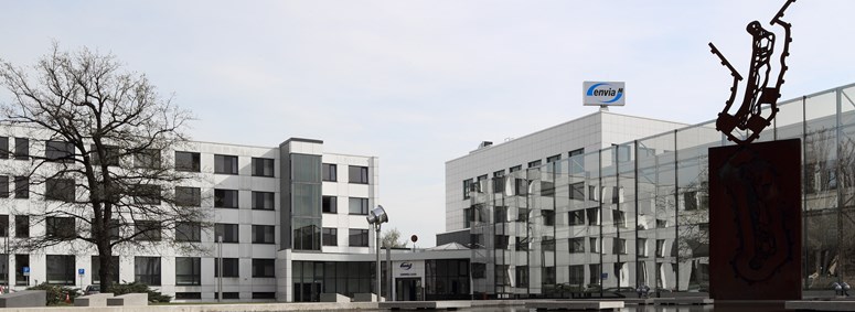 enviaM Verwaltung Chemnitz Außenaufnahme mit Brunnen und Skulptur enviaM Verwaltung Chemnitz Außenaufnahme mit Brunnen und Skulptur