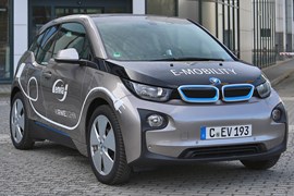 Elektroauto BMW i3 vor enviaM-Energieladen Elektroauto BMW i3 vor enviaM-Energieladen