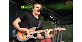 BANDS ON STAGE 2025, Hohenmölsen, Sänger mit E-Gitarre BANDS ON STAGE 2025, Hohenmölsen, Sänger mit E-Gitarre