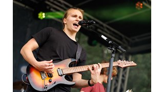 BANDS ON STAGE 2025, Hohenmölsen, Sänger mit E-Gitarre BANDS ON STAGE 2025, Hohenmölsen, Sänger mit E-Gitarre