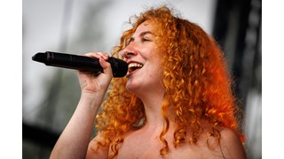 BANDS ON STAGE 2025, Hohenmölsen, Sängerin mit Mikro BANDS ON STAGE 2025, Hohenmölsen, Sängerin mit Mikro