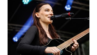 BANDS ON STAGE 2025, Hohenmölsen, Sängerin mit Gitarre BANDS ON STAGE 2025, Hohenmölsen, Sängerin mit Gitarre