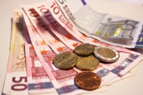 Geldscheine und Münzen Geldscheine und Münzen