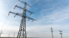 Netzausbau: Strommasten und Windräder Netzausbau: Strommasten und Windräder