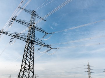 Netzausbau: Strommasten und Windräder Netzausbau: Strommasten und Windräder